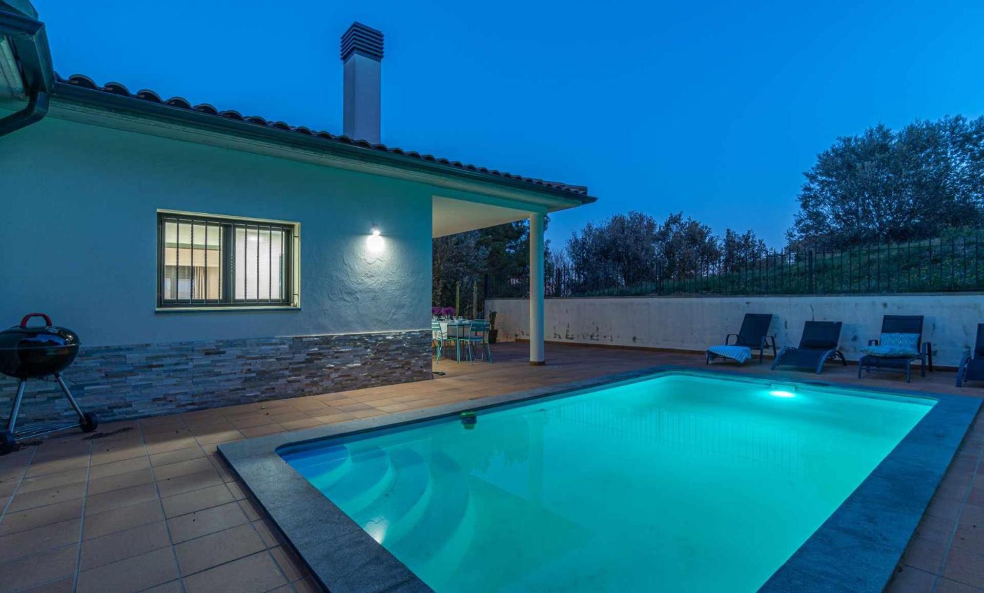 Jouvacations Villa Domenec Figueres  Exterior photo